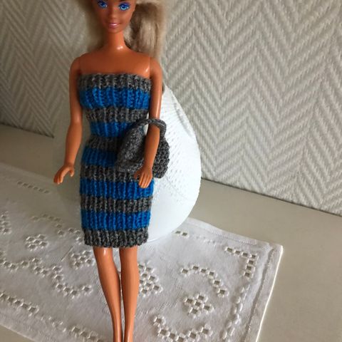 Strikka og hekla klær til Barbie