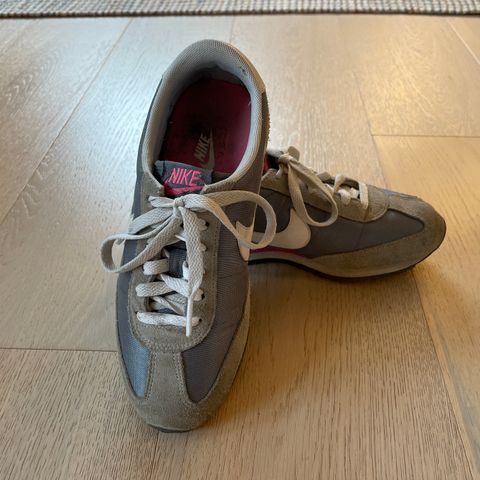 Nike sneakers str 37,5