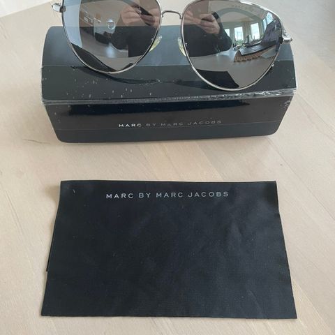 Solbrille fra Marc By Marc Jacobs