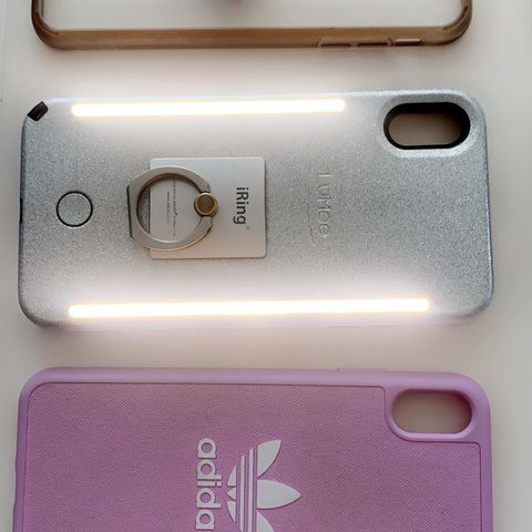 Deksel til iPhone XS Max  Adidas, (selfie lys solgt)