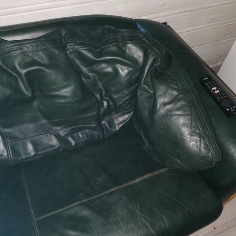 Gir bort mørk grønn sofa