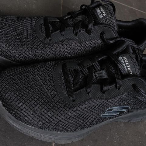 Sommer? Nesten ubrukte Skechers Flex-Lite str 37, unisex.