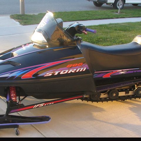 1996 Polaris Storm 800 deler kjøpes