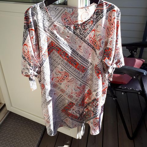 Sommerlig t-skjorte bluse topp str. 50 52 2XL