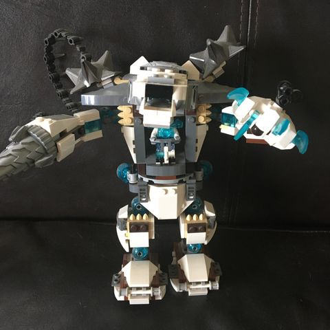 Lego chima isbjørn . 250kr