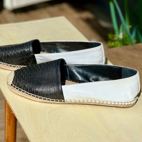 Espadrillos / Loafers fra Vince Camuto, New York // Nye