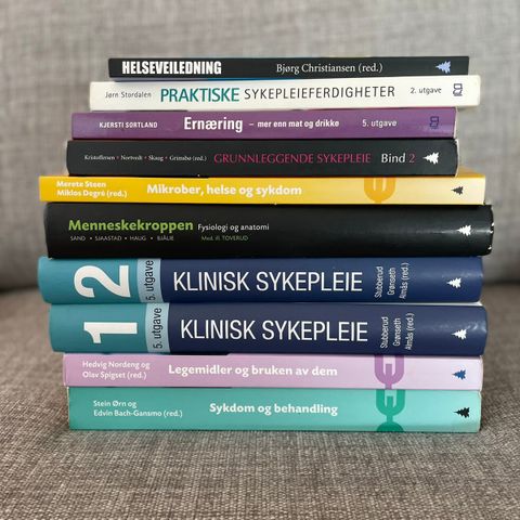 Pensumbøker til sykepleierstudiet / sykepleie bachelor