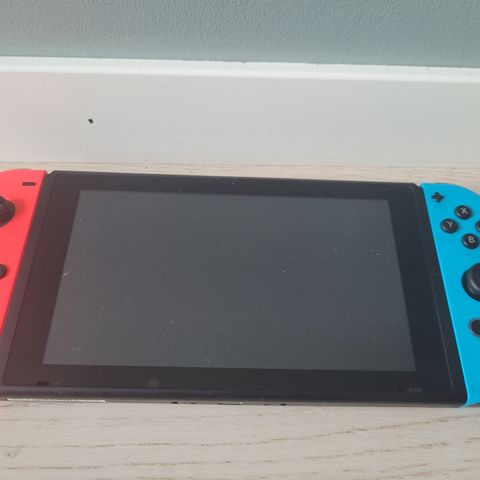 Nintendo Switch fra 2018 m 5 spill selges