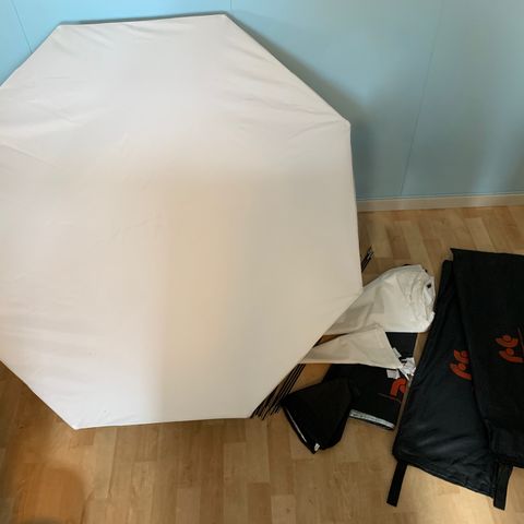 To stk. Falcon Octabox 120 cm  Softbox Reflektor selges