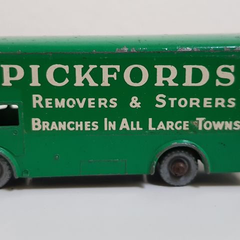 Guy Pickfords Removal Van. Matchbox Lesney No. 46b. Made in England 1960-1968