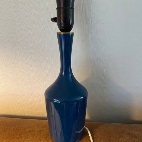 Vintage eldre petroleumsblå stålblå bordlampe ca 32,5cm