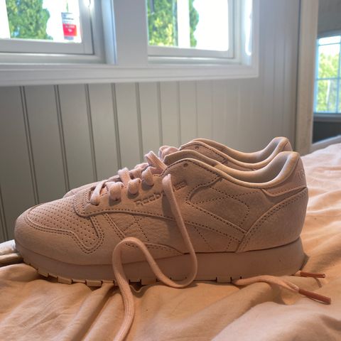 Reebok sko i størrelse 37