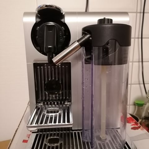 Nespresso Delongi med Led touchskjerm