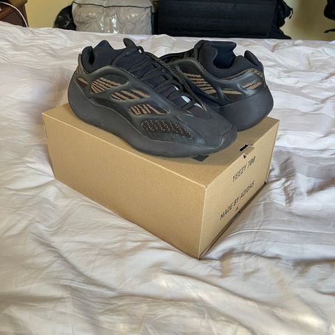 yeezy 700v3 clay brown 44 2/3