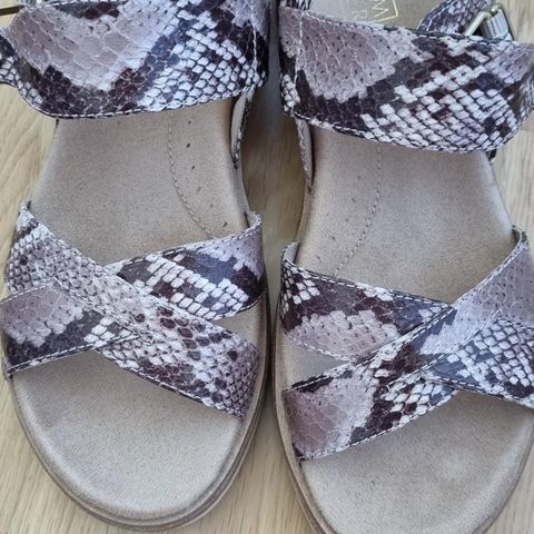 Edit sandal, str. 39