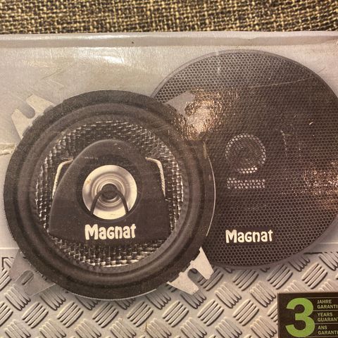 Magnat Classic 102, 2-way coaxial system, 70 watts max.power
