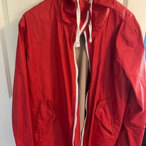 450 Holebrook rød seiler jakke vindtett og vanntett strl. xl