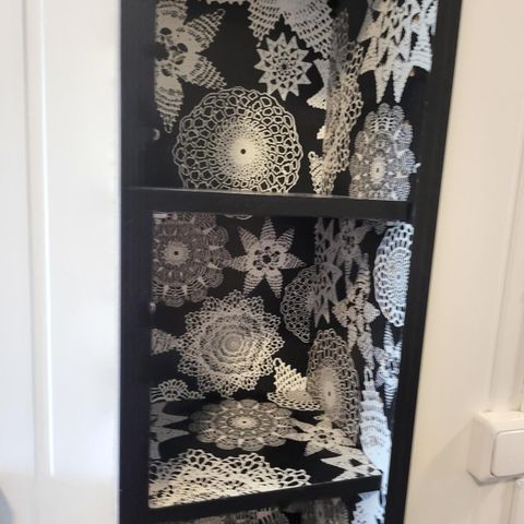 Hylle Gnedby Ikea med originale motiver