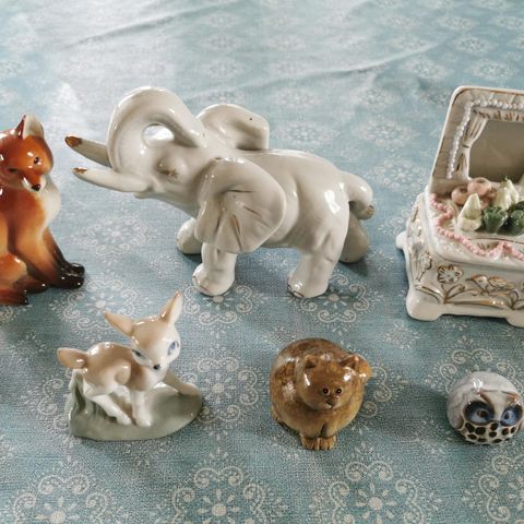 Diverse pyntefigurer i porselen og keramikk