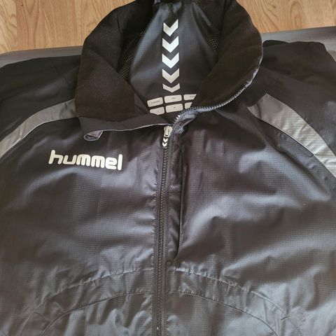 Som ny jakke fra Hummel