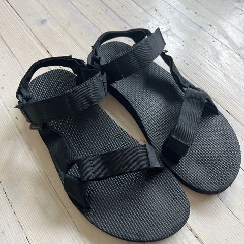 Teva sandaler. Størrelse 42.