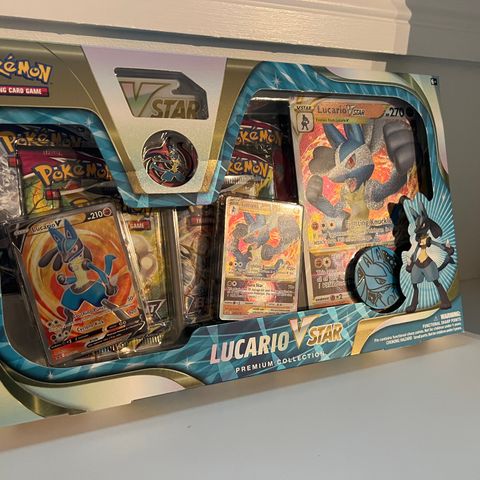 Lucario V-Star Premium Collection