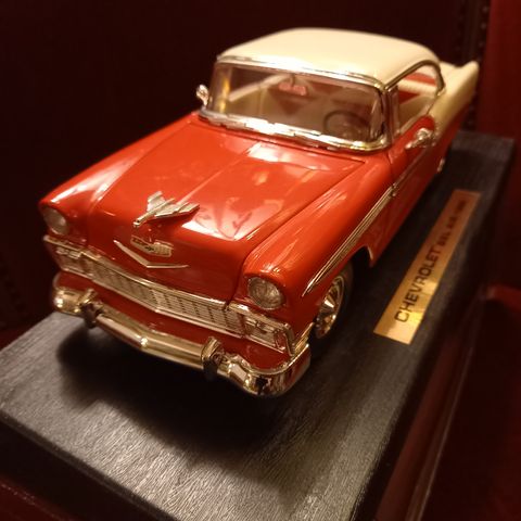 Chevrolet bel air 1956 1:18 skala