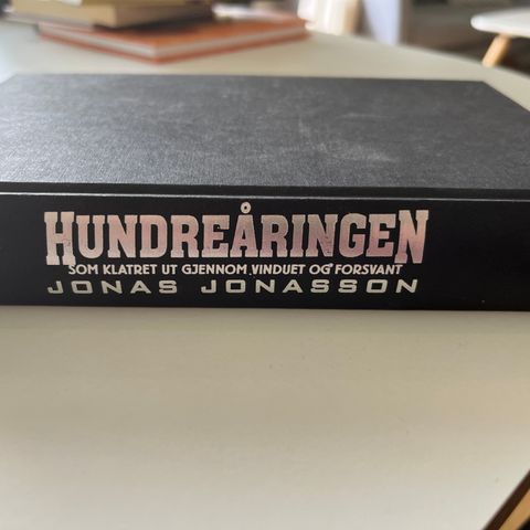 Hundreåringen som klatret ut gjennom vinduet og forsvant av Jonas Jonasson