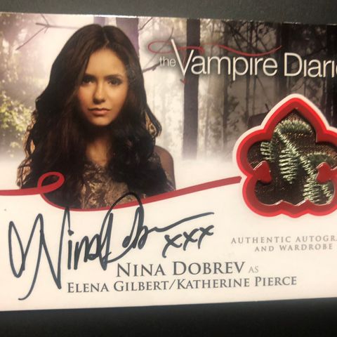 The Vampire Diaries - Nina Dobrev Autograf og Relics