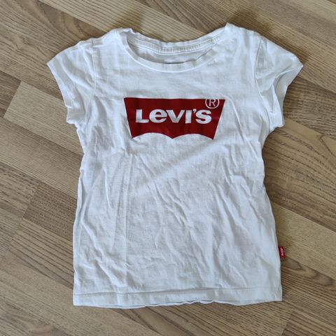 Levi's t-skjorte str 6år