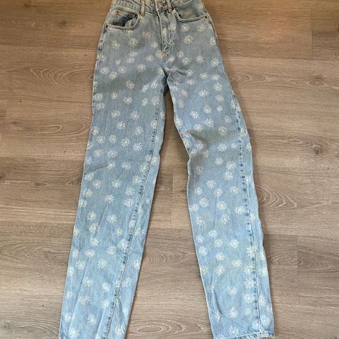 Kul jeans fra Bikbok