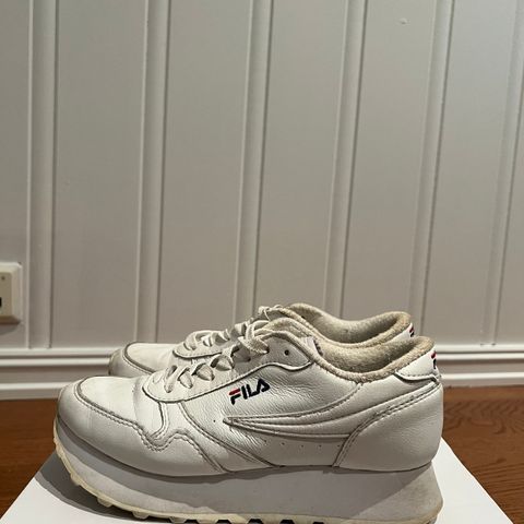 Fila sko str: 37