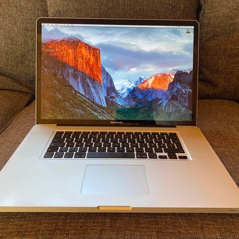 MacBook Pro 17" 2009 2.8 GHz / 4GB RAM / 750GB