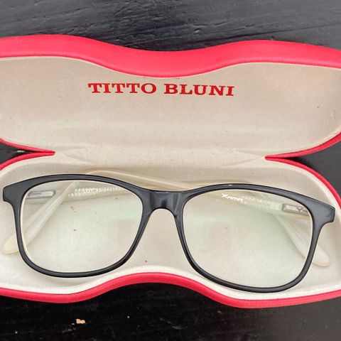 Titto Bluni brilleinnfatning/briller m/etui