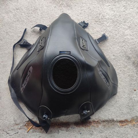 Suzuki GSR 600 bagster tank cover