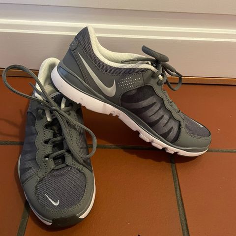 Nike Flex TR2 str 36,5