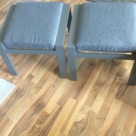 Nye møbler: Fotpaller  - lite bord