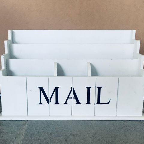 Hvit mailbox - kortholder - papirordner - vintage stil
