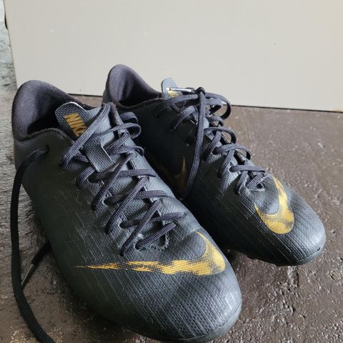 Nike fotballsko str 36,5