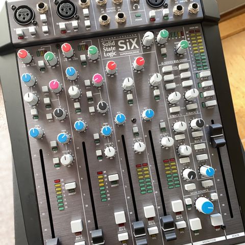 SSL Six analog mikser