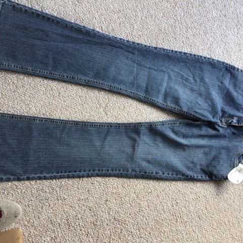 Ubrukt jeans selges , str 40