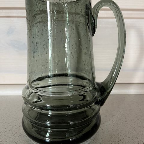 Røykfarget glasskrus / vase selges