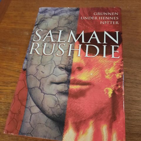 Grunnen under hennes føtter - Salman Rushdie