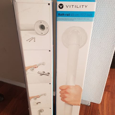 2 stk håndtak på bad Vitiliy 45 cm til salgs. Ikke brukt. Uåpnet i esker.