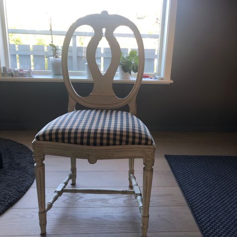 Hallunda stol fra Ikea