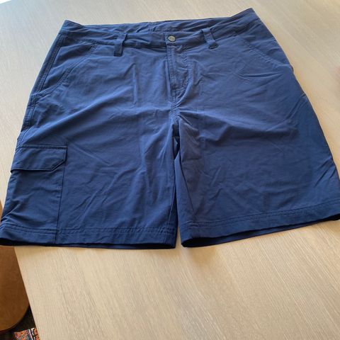 Shorts, Nordheim mørk blå, str L., Kr 100
