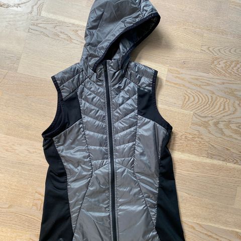 Peak Performance W Alum V vest med tynt for