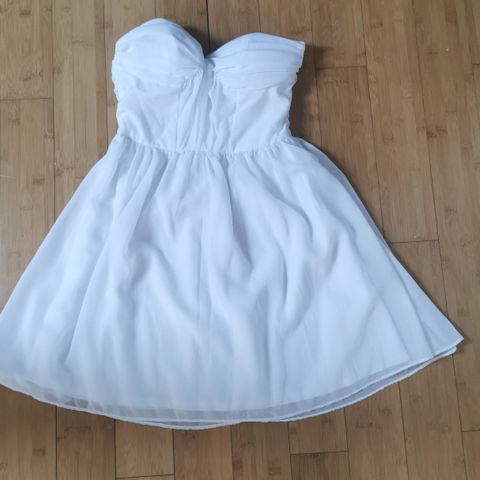 Flott ny hvitt kjole