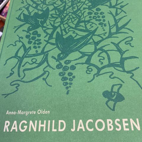 Ragnhild Jacobsen Vevnader og kniplinger bok ti salgs. Se bilder.