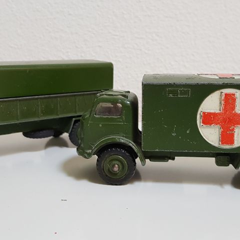 Militær biler fra Dinky Toys